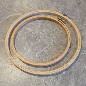 (J64) Wooden Embroidery Hoops